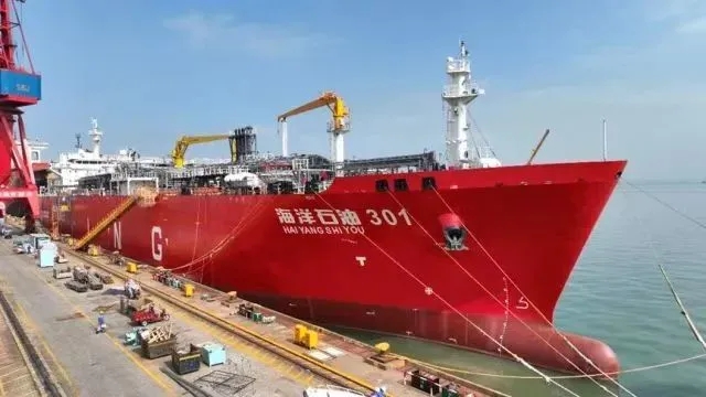 中国首艘4万立方米中型液化石油气船下水