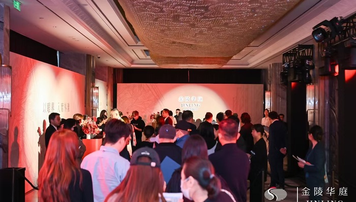 卫生巾行业新动向:黄子韬携明星效应入场