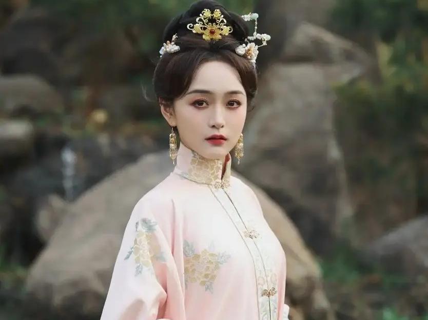魏哲鸣新剧来袭,沈羽洁搭档太甜了,飞到我心上未播先火