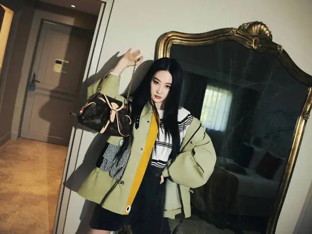 江疏影的时尚密码:38岁冻龄女神的穿搭哲学
