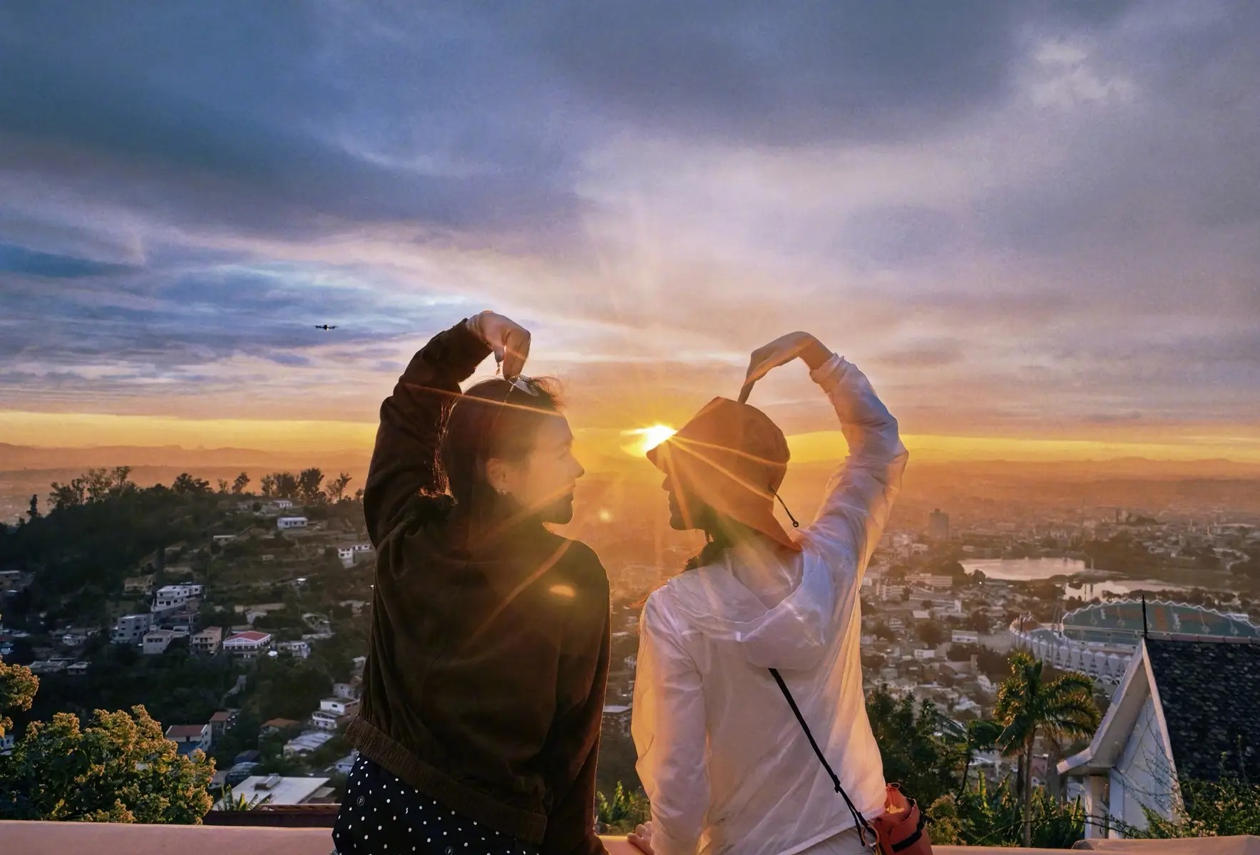 “LP劝我去炒股”：一级市场遇冷，二级市场成新宠？