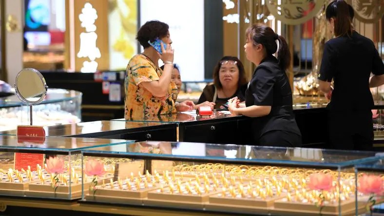 《刺杀小说家2》，华丽地走向失控