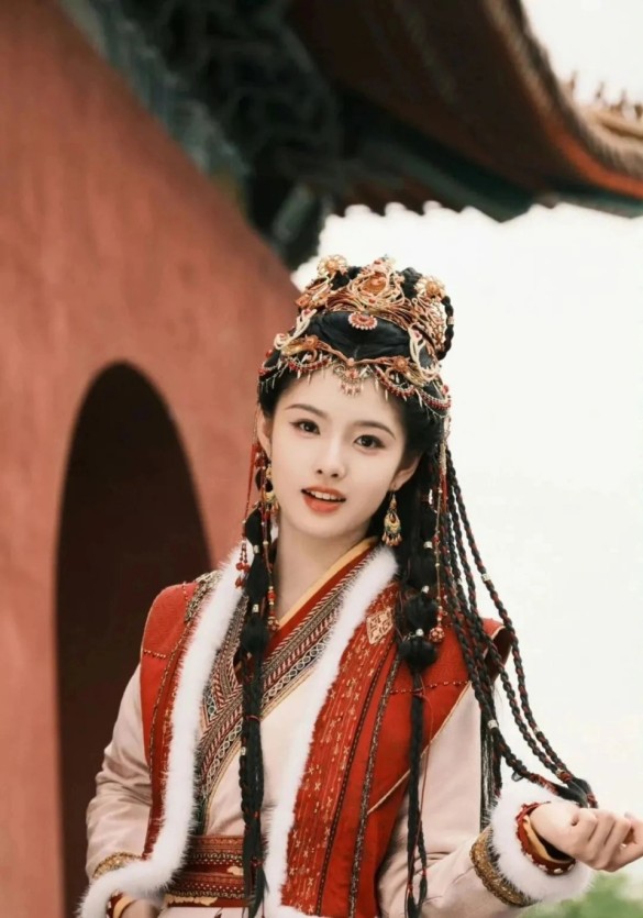 白鹿获“年度榜样演员”：我不是第一次一年播三部剧了