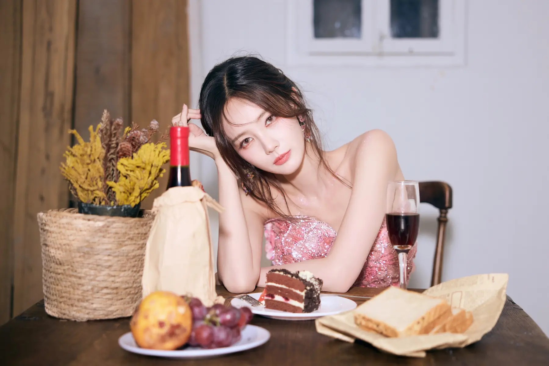 白百何疑开撕王传君：沪圈“撕奖”风波引争议