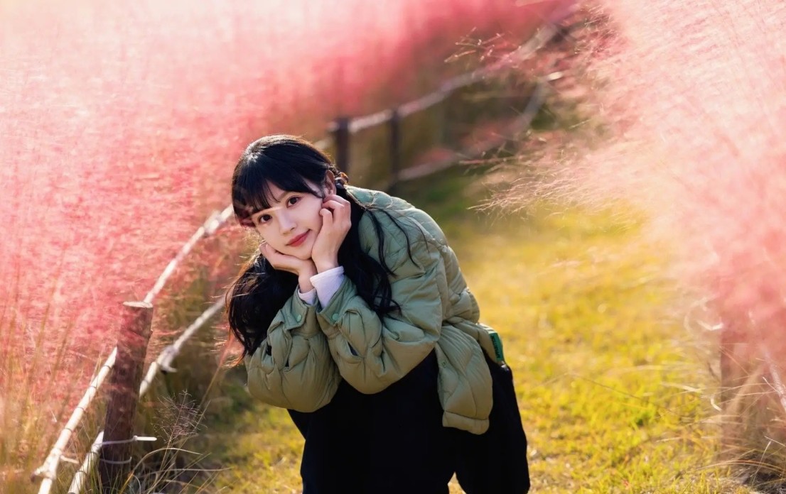 杨幂与钟楚曦杂志封面撞衫，网友：撞衫不可怕，谁晚谁尴尬